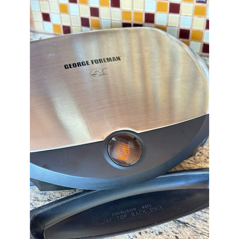 Grill e Sanduicheira George Foreman original, em excelente estado de conservação e funcionamento perfeito.