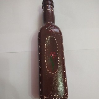 Vaso decorativo pintado e envernizado, marrom com flores vermelhas, arabescos, presente dia das mães, decoração