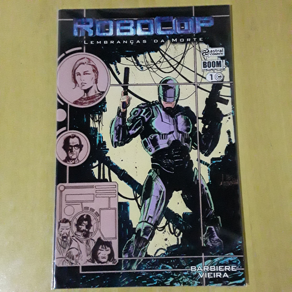 KIT COM 3 GIBIS HQS ROBOCOP + HISTÓRIA DA SELEÇÃO BRASILEIRA EM QUADRINHOS