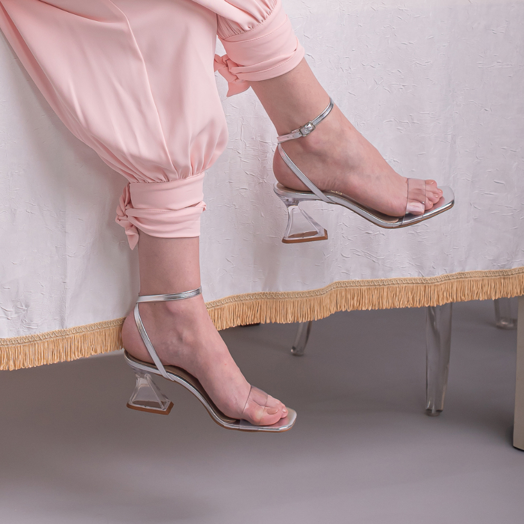 Sandália Feminina Salto Médio Acrílico Transparente Vinil em Oferta na Shopee