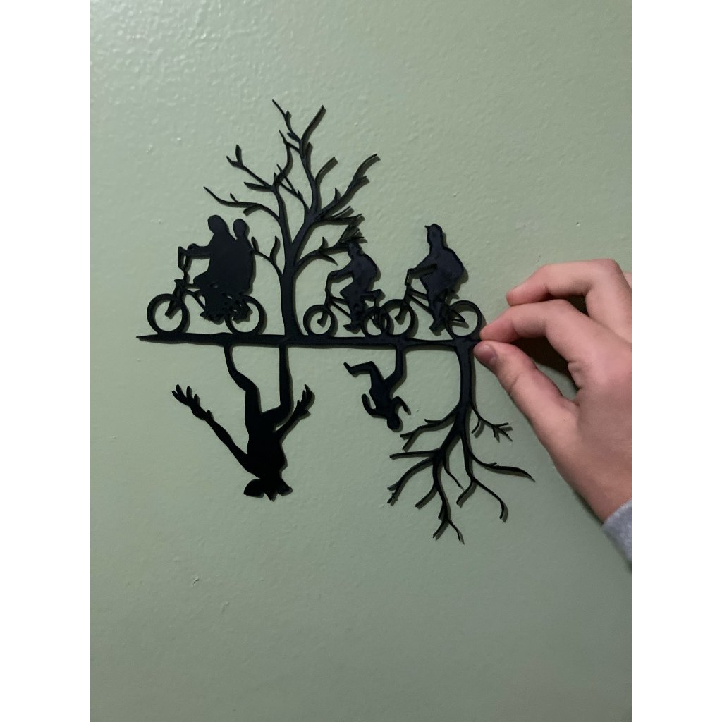 Quadro de Parede Stranger Things Mundo Invertido - Decoração Geek Mundo Invertido Silhueta Bicicleta e Demogorgon