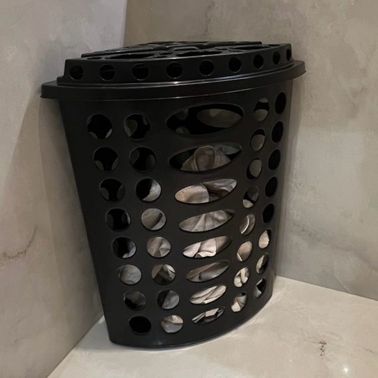 Cesto De Roupas Sujas Telado 45 Litros Com Tampa Preto em Oferta na Shopee