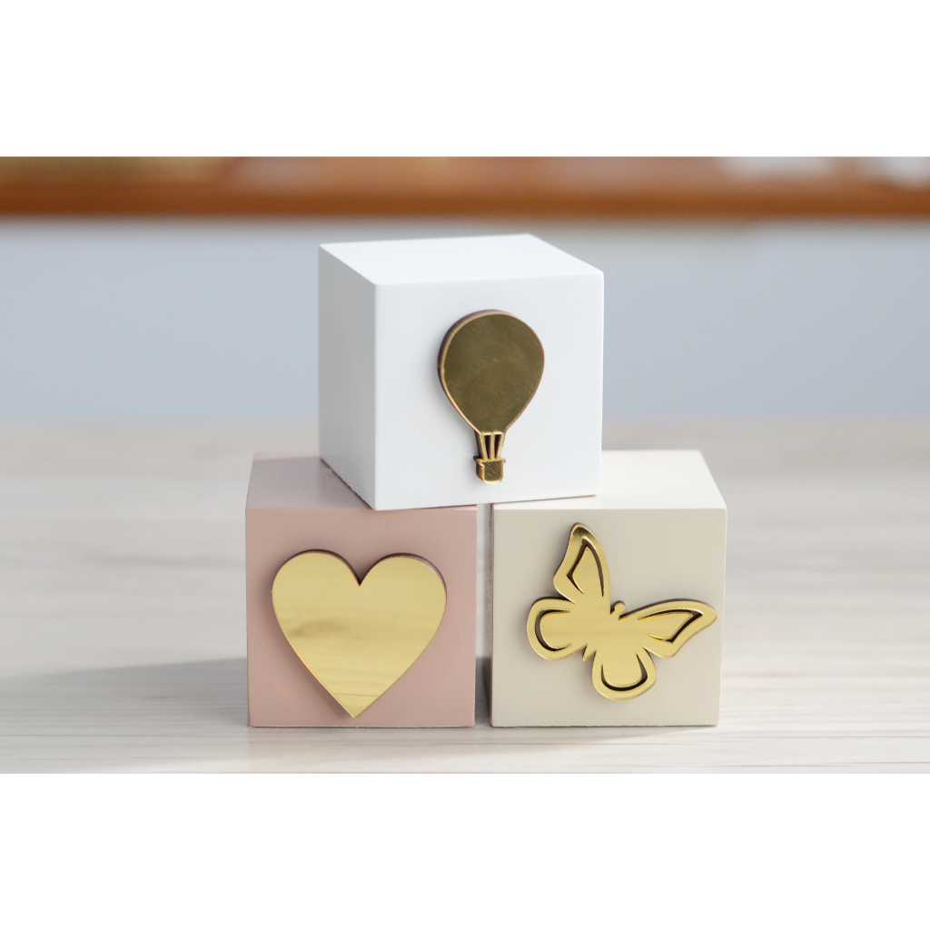Kit 3 Cubos Personalizado Nome Bebê Letras Espelhadas Dourado Luxo Decoração Colorido Menino Menina