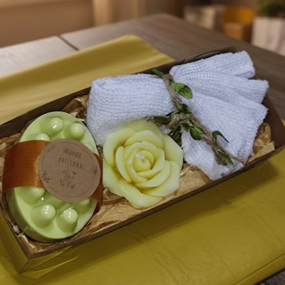 KIT BANHO REGENERADOR - Vela + Sabonete massageador de calêndula + Toalha