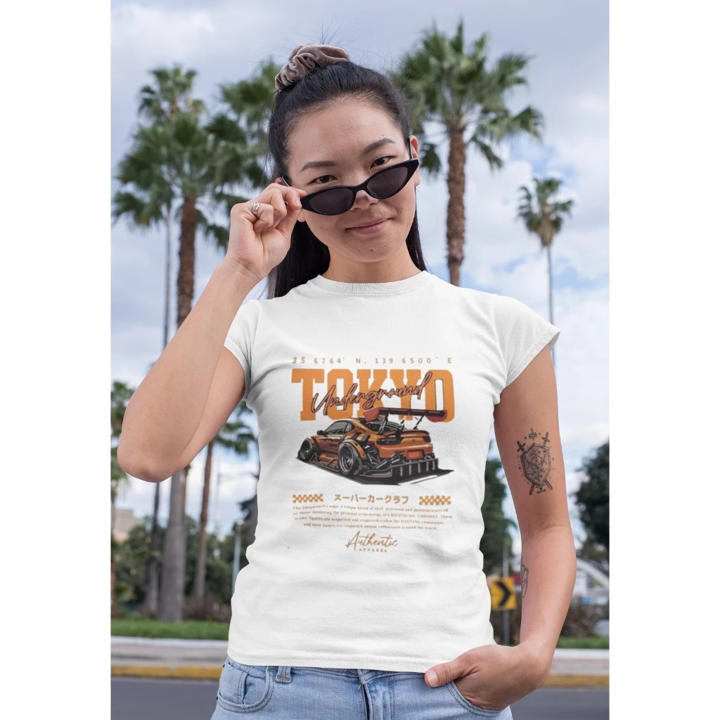 Baby Tee Y2K Feminina- Estampa Carro Tokyo, Conforto Elástico e Versátil para Primavera Verão Outono, Lavável