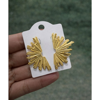 Brincos Folheados Leque Orgânico ouro em Oferta na Shopee