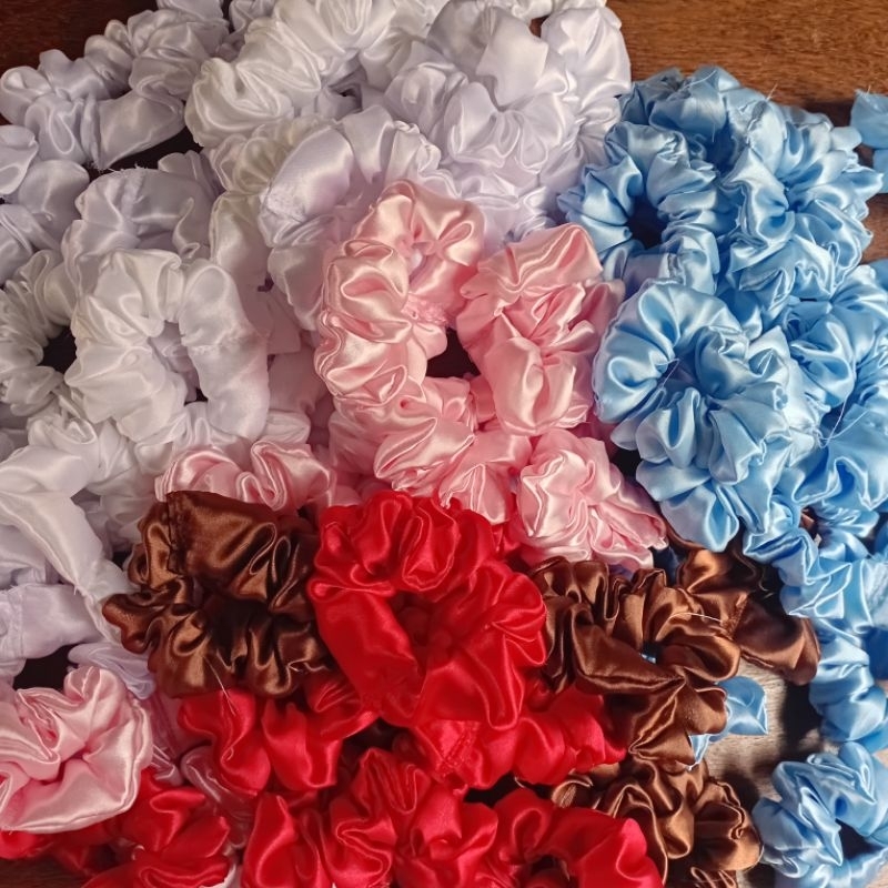 Kit com 7 scrunchies,  xuxinhas de cetim anti frizz para cabelo, lembrancinhas dia das mães, brindes