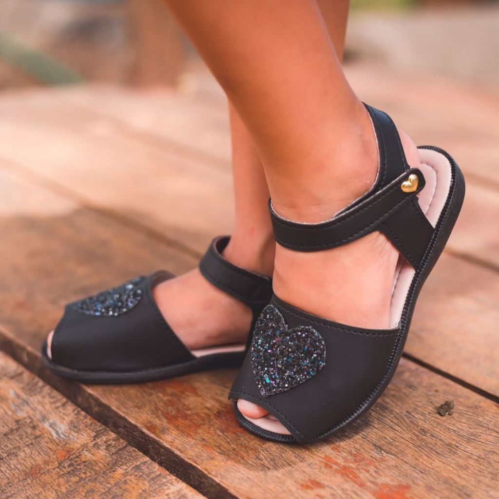 Sandália Infantil Avarca Coração - Café com Leite em Oferta na Shopee