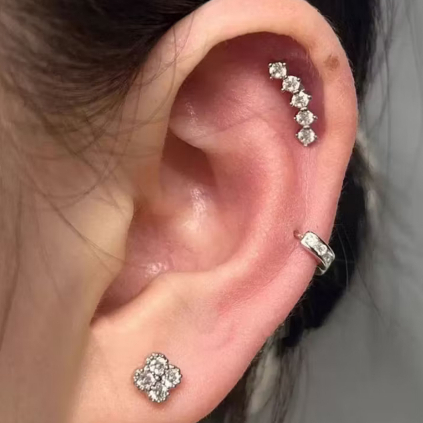 Piercing com Zircônia | Helix, Tragus, Conch