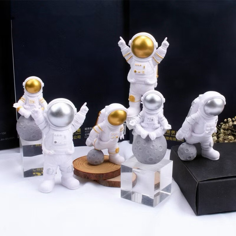4 Astronautas para Decoração Estilosa e Divertida Kawaii Espaço Sideral e Lua Kit com 4 Peças