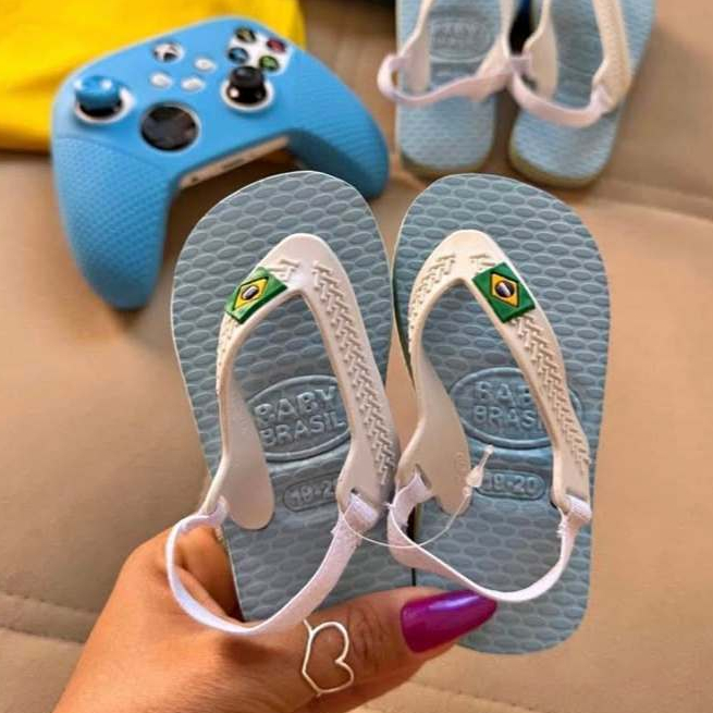 Chinelo De Dedo Bebê Sandália Infantil Elastico Super Macia Leve Confortável Detalhe Bandeira Brasil