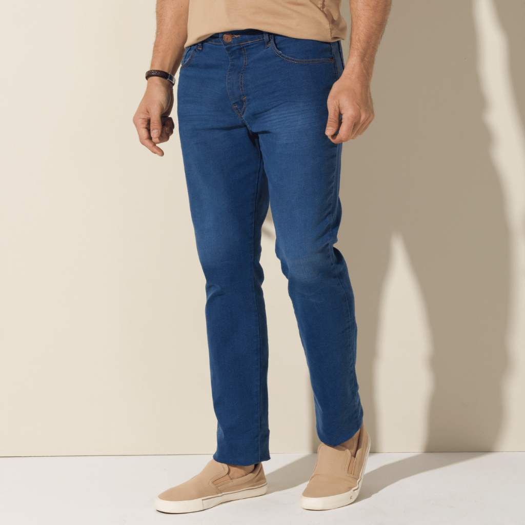 Calça Masculina Jeans Tradicional com Elastano Bolsos Funcionais Lycra Slim Reta Sarja