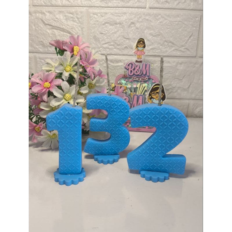 Vela simples em Biscuit para aniversário, festas. Cor azul com textura xadrez. em Oferta na Shopee