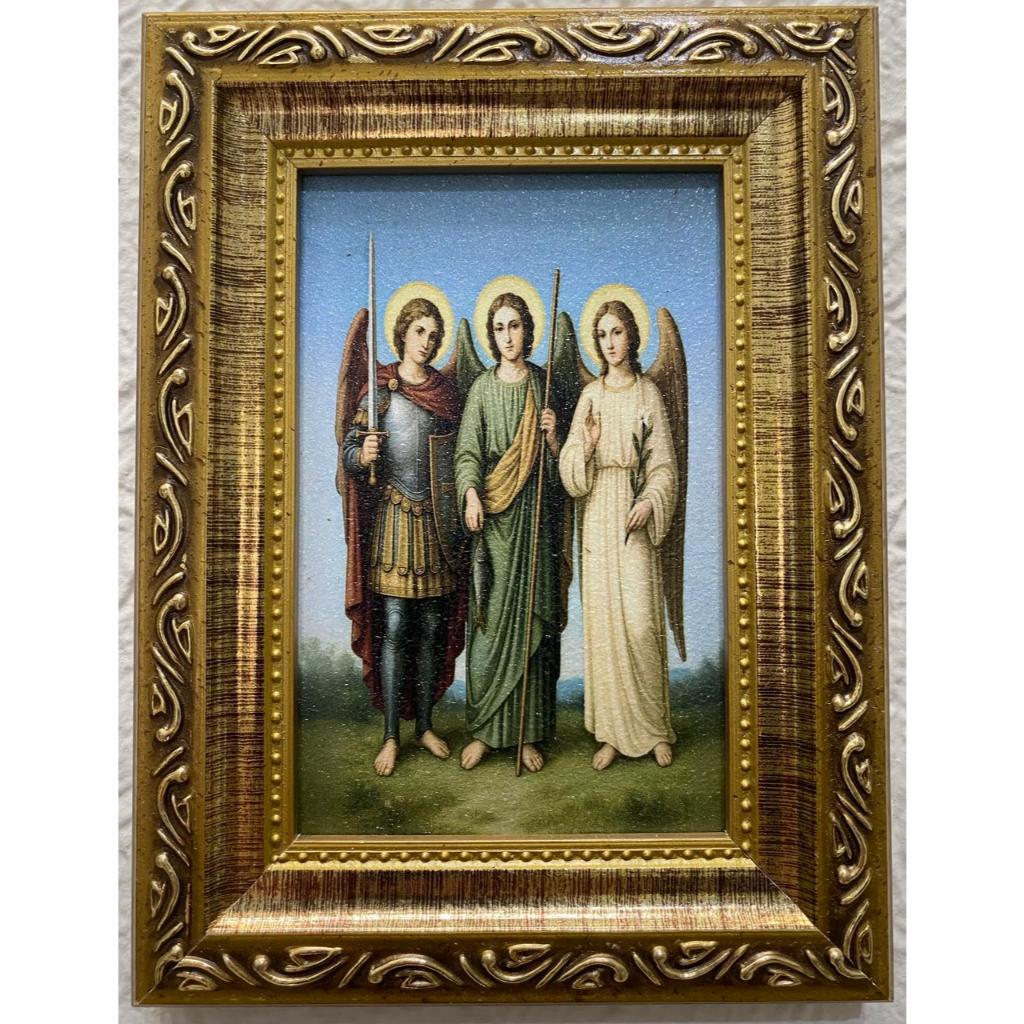 QUADRO TRIO DOS ARCANJOS 10X15 CM (MIGUEL,RAFAEL E GABRIEL)RESINADO MOLDURA DOURADA PREMIUM