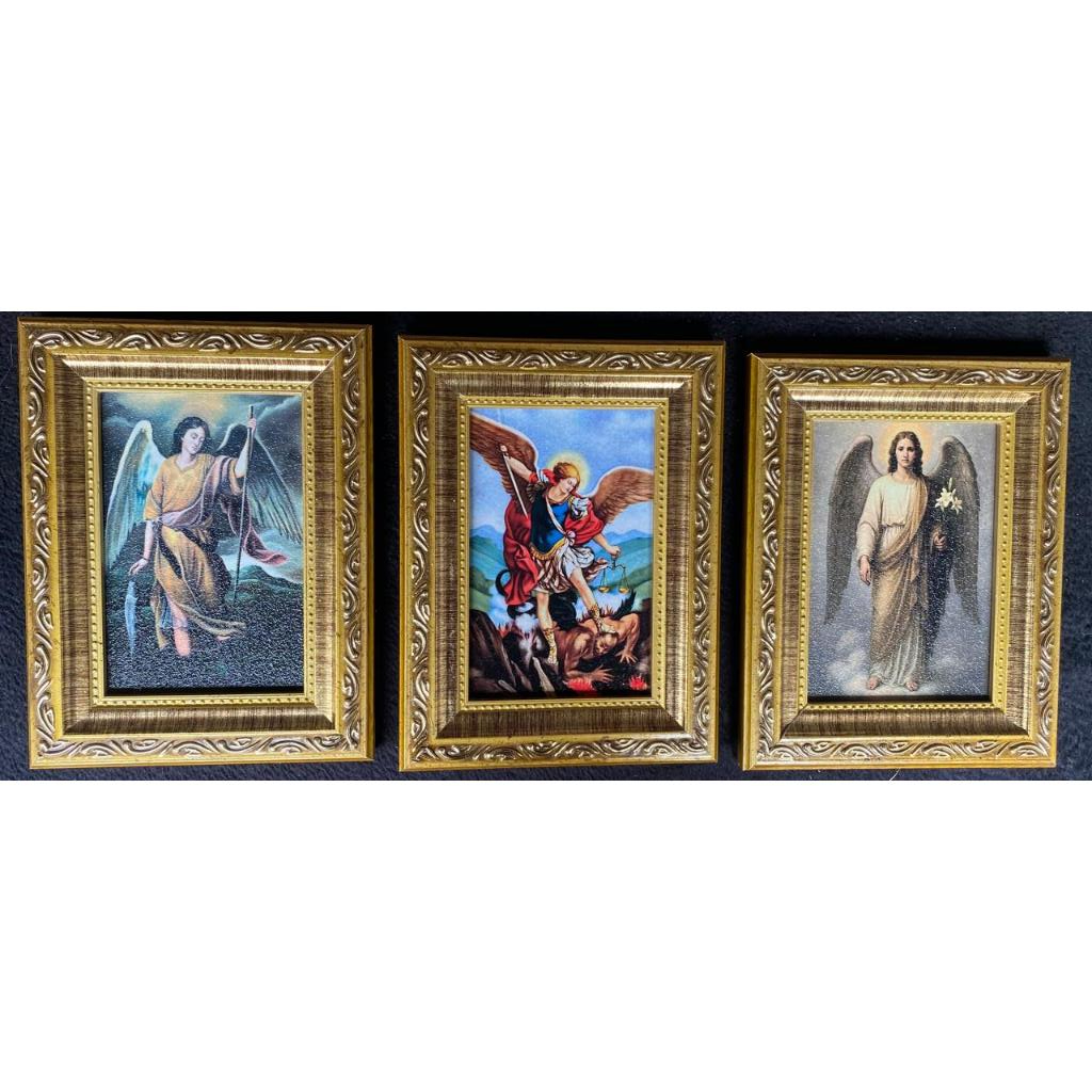 KIT COM 3 QUADROS DOS ARCANJOS SÃO MIGUEL,SÃO RAFAEL E SÃO GABRIEL 10X15 CM( CADA) RESINADO MOLDURA DOURADA PREMIUM
