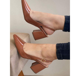 Tamanco feminino slingback com salto bloco de  7 cm, confortável para todas ocasiões. Bico Fino Elegante Confortavel