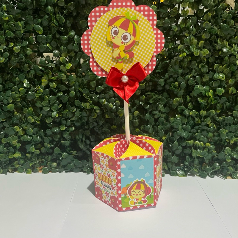 Centro de Mesa Emilia | Personalizado Emilia | Lembrancinha de Festa | Aniversário