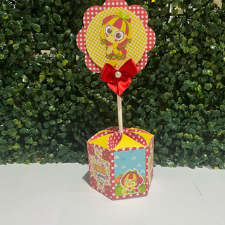 Centro de Mesa Emilia | Personalizado Emilia | Lembrancinha de Festa | Aniversário