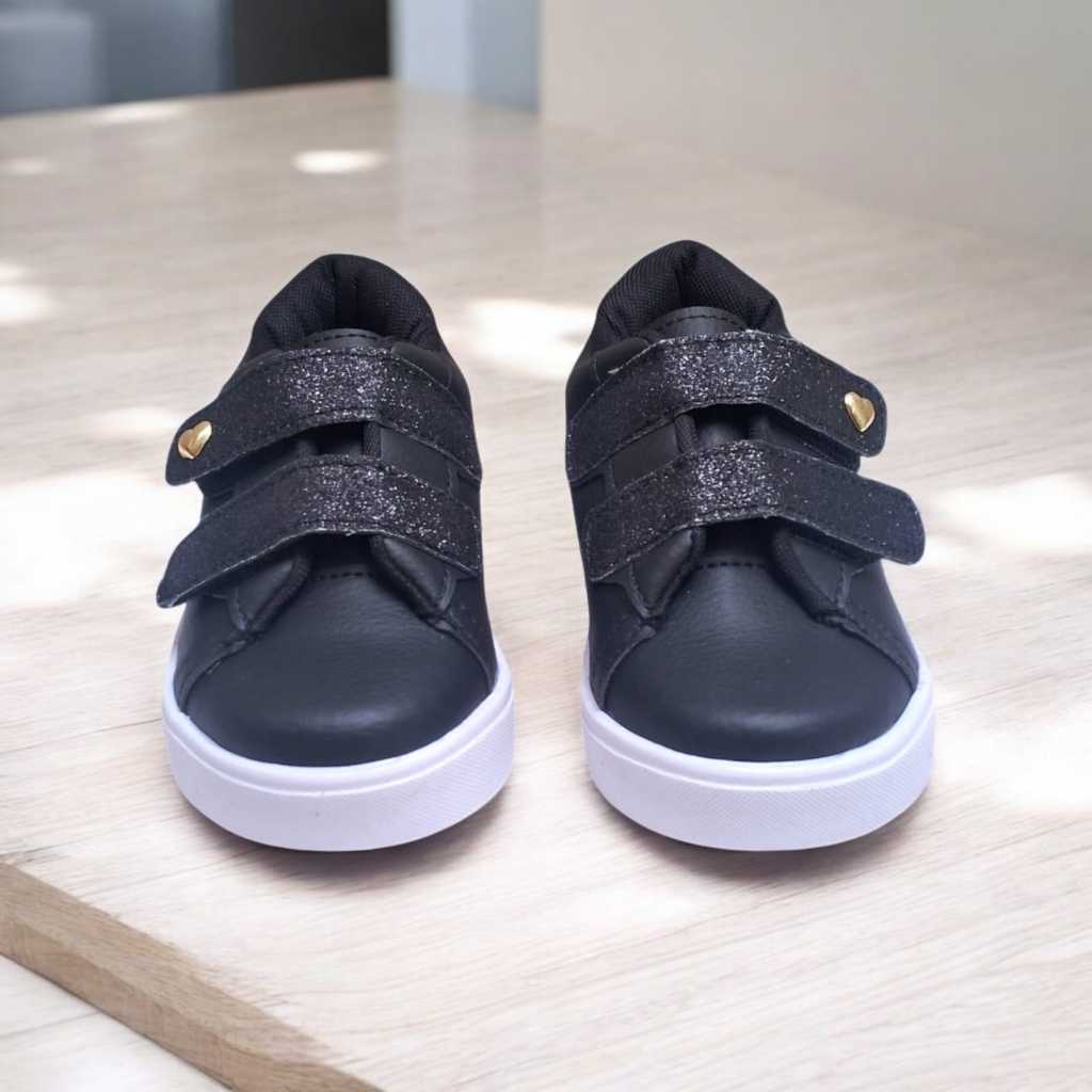 Tênis Infantil Feminino Casual Dourado com Glitter e Velcro Duplo Ajustável Confortável Coraçãozinho
