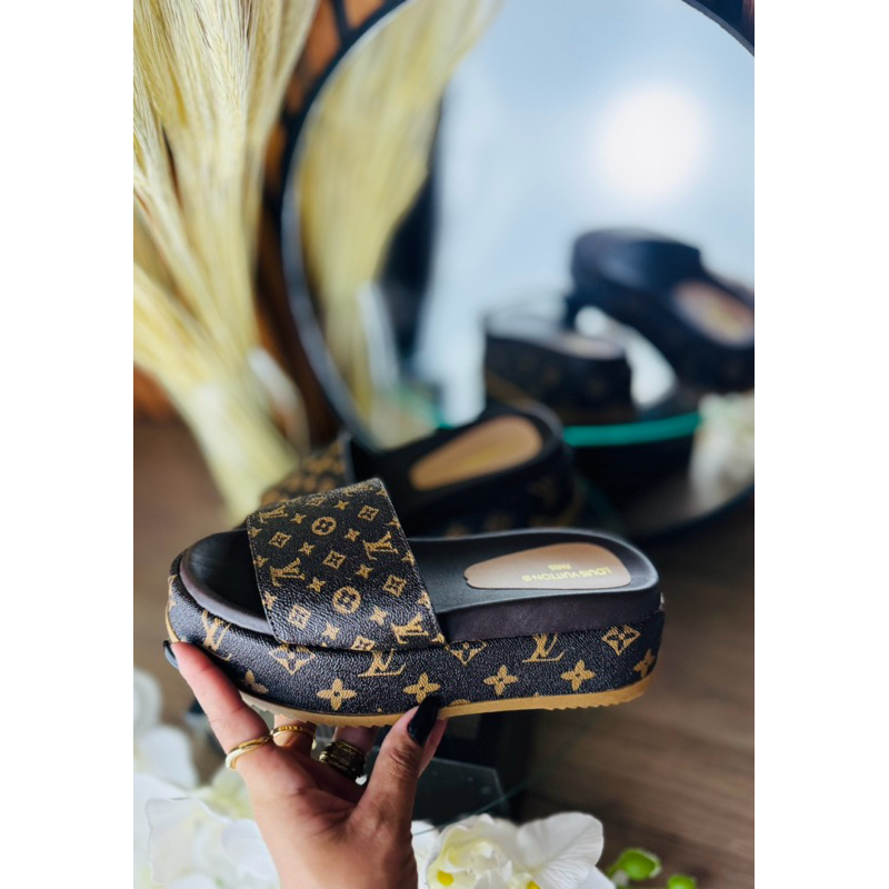 Tamanco Feminino Plataforma Fashion | Combina com Qualquer Look em Oferta na Shopee