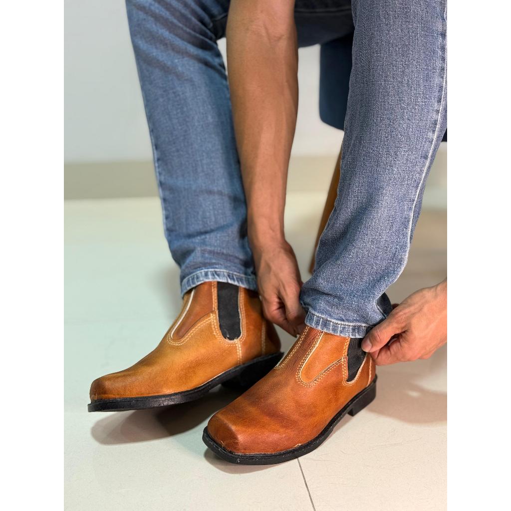 Botina Masculina Mateira Couro Látego Brilhante Solado Pneu Bota de Segurança Trabalho Campo Roça Serviço Promoção