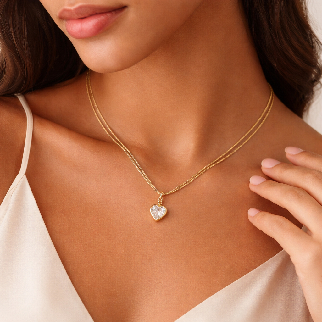 Gargantilha Feminina Delicada Com Pingente Coração Cristal Luxo Garantia Folheado a Ouro 18k