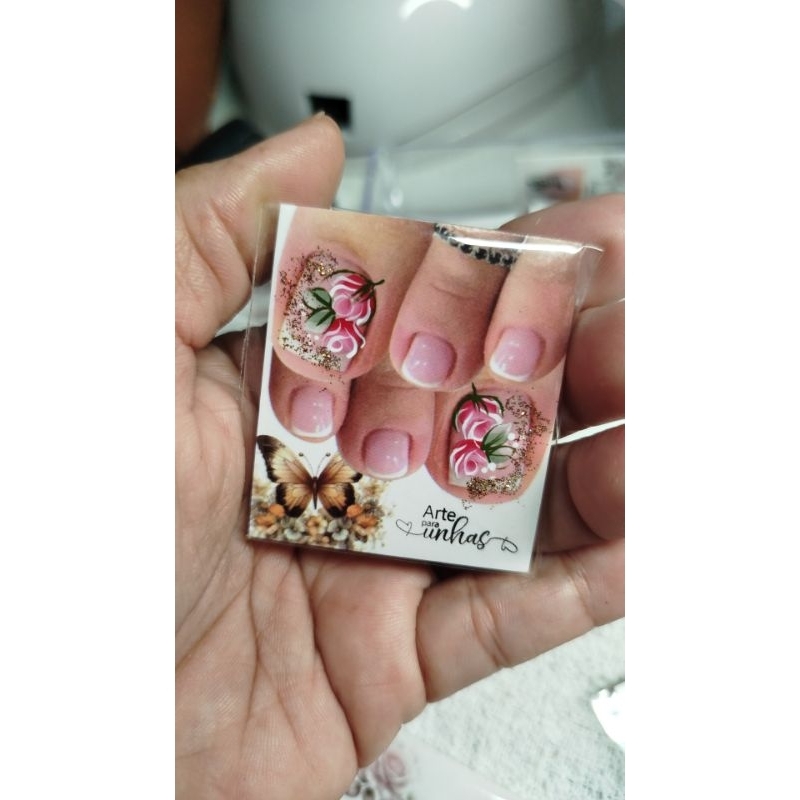 Adesivo de unha manual