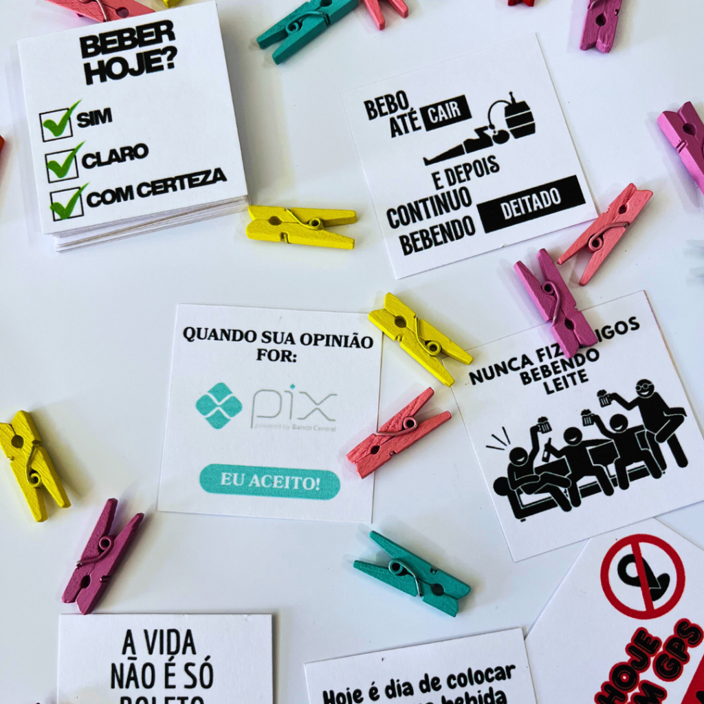 KIT 40 TAGS DECORATIVAS PARA DRINKS + 40  MINI PREGADORES COLORIDOS- ENVIO INSTANTANEO em Oferta na Shopee