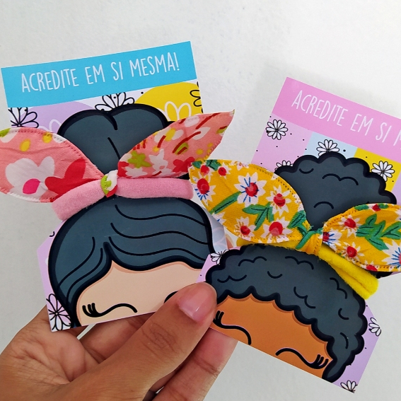 Kit com 50 Card + Xuxinha de Cabelo (Boneca - Dia da Mulher) Lembrancinhas, Mimos e Brindes para Clientes Pronta Entrega