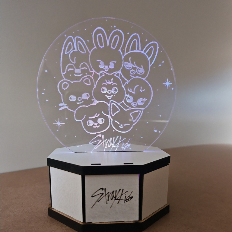 Luminária Decorativa Stray Kids Artesanal Genérica– LED Colorido automático Piscante ✨