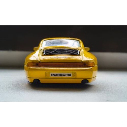 Miniatura Porsche 911 Carrera Amarela Escala 1/36 Metal Abre Portas Colecionador