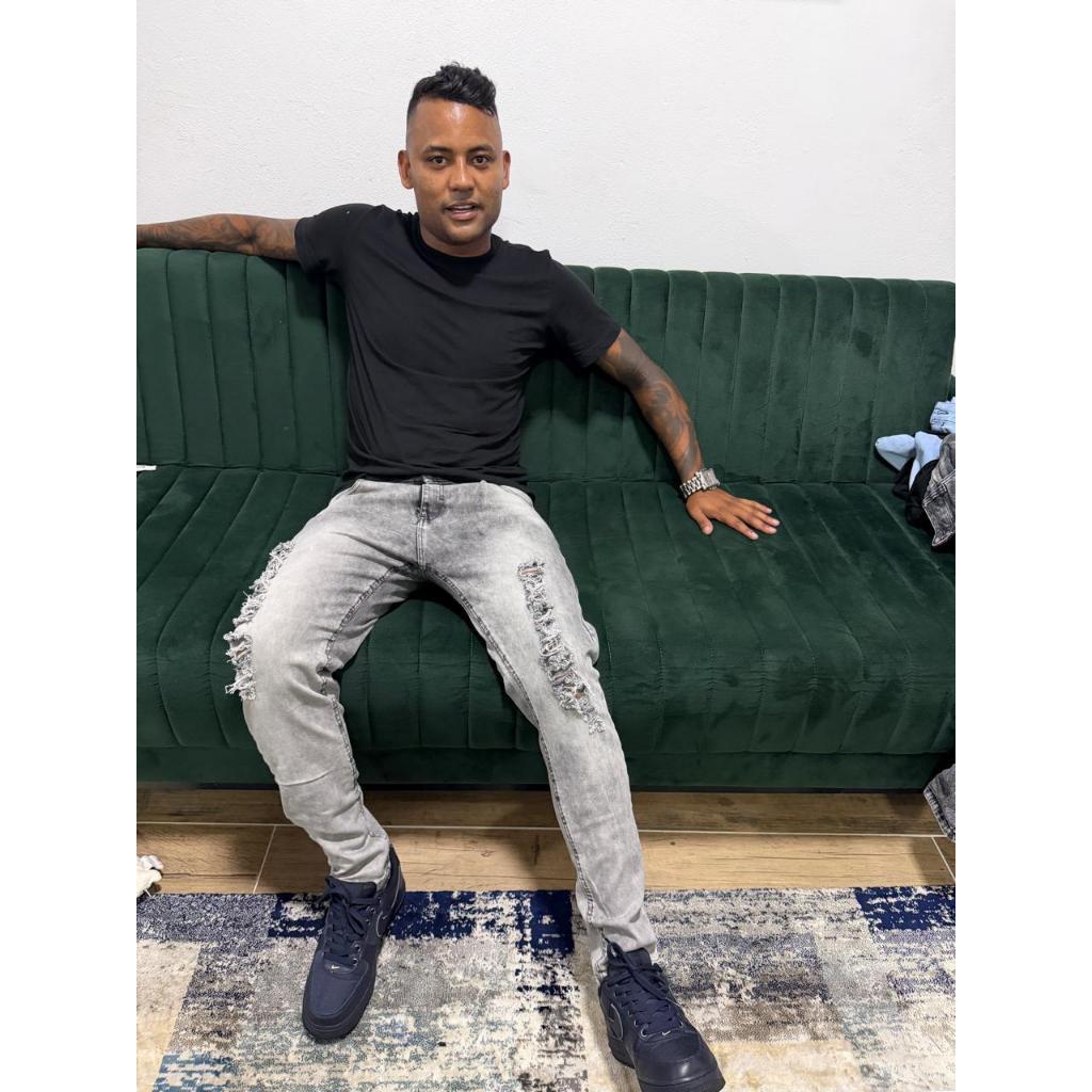 Calça jogador clara rasgada Masculina Skinny Destroyed Elastano/ Cinza Grafite em Oferta na Shopee