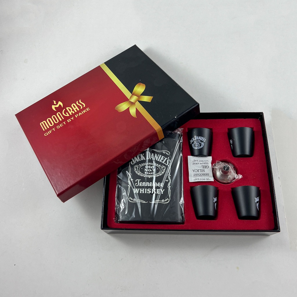 Jogo com cantil e 4 copinhos shot de inox pintado para uísque