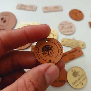 Etiquetas personalizadas em couro sintético com sua marca 100 unidades