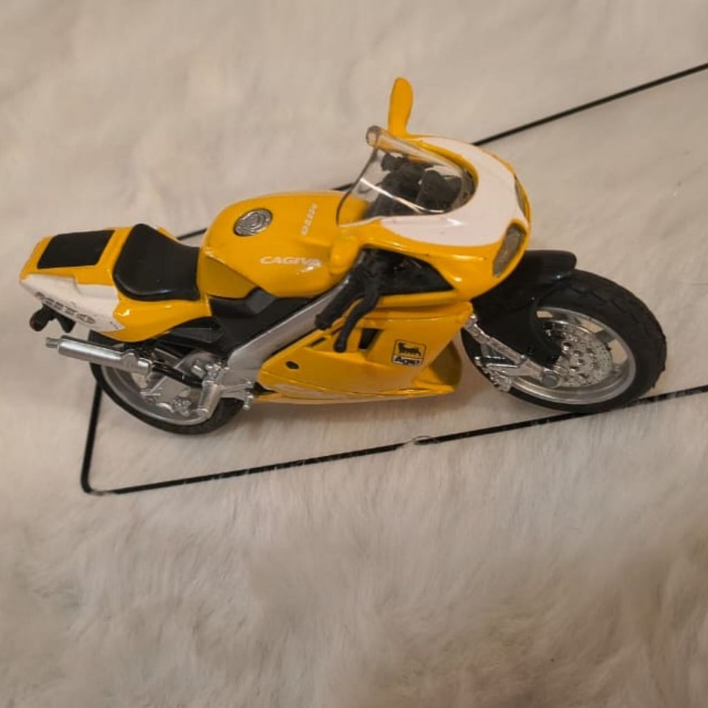 Identificação da Moto Miniatura Modelo: Cagiva Superbike (estilo Cagiva Raptor / Mito – versão esportiva)