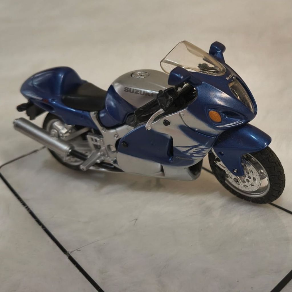 MINIATURA Suzuki GSX-1300R Hayabusa – Miniatura Super Spor COLECIONÁVEL