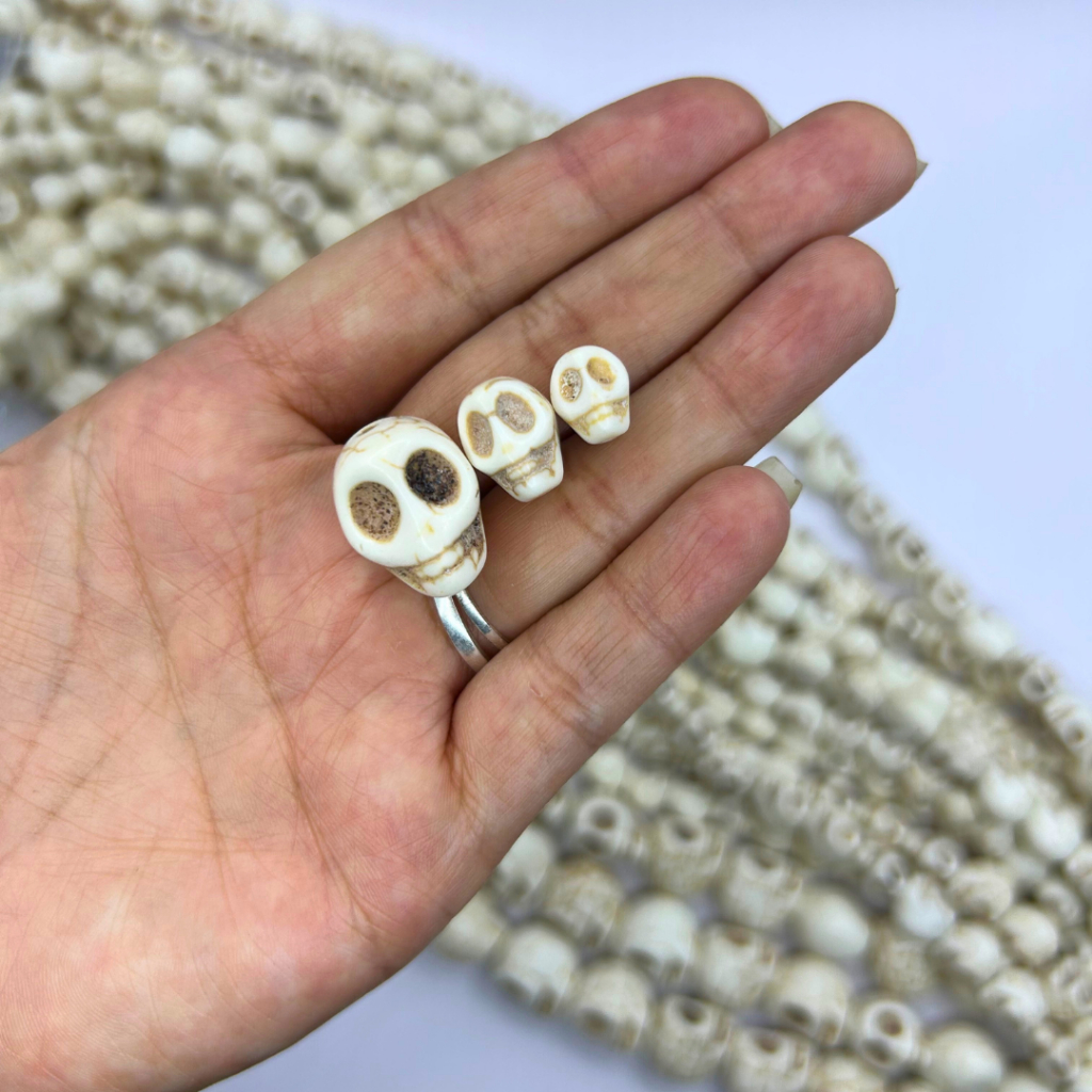 Caveira Howlita Branca Tamanhos P M e G 1/3/5 Unidades com Furo Passante para Bijuterias, Guias e Brajás em Oferta na Shopee
