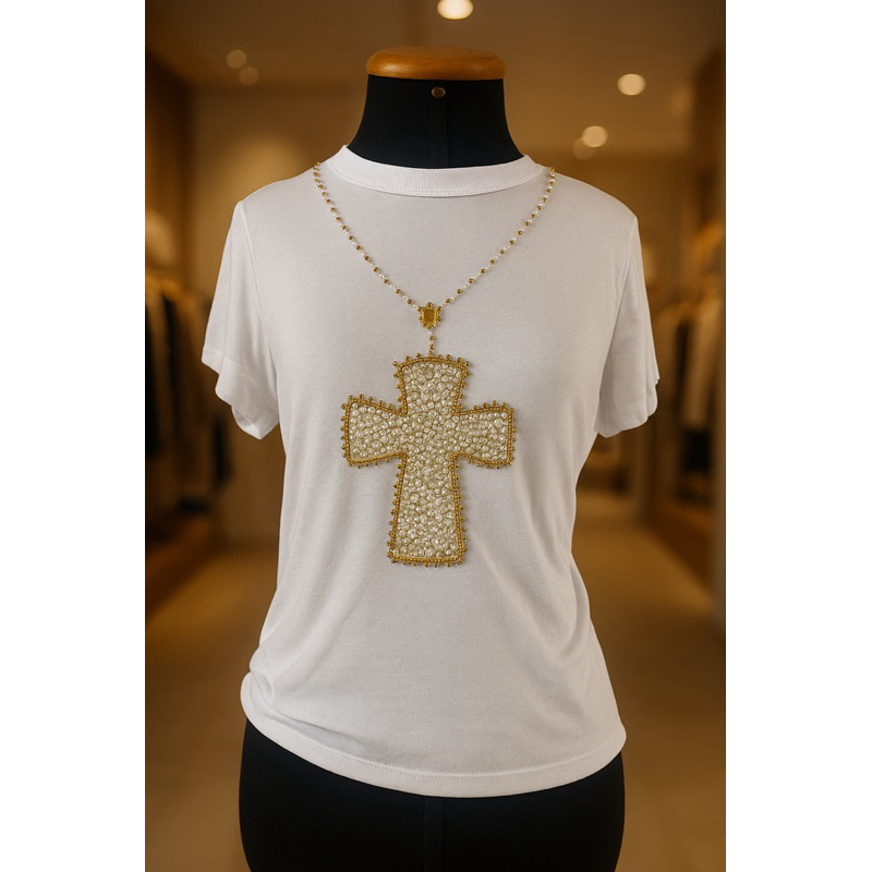 Blusa Feminina Bordada à Mão – Cruz em Pedraria dourada | Hering | Tam. G ✨