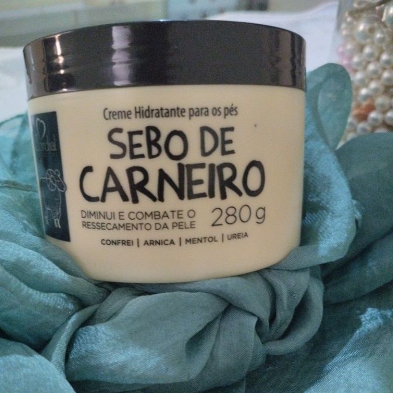 Creme hidratante para prevenção de rachaduras.
