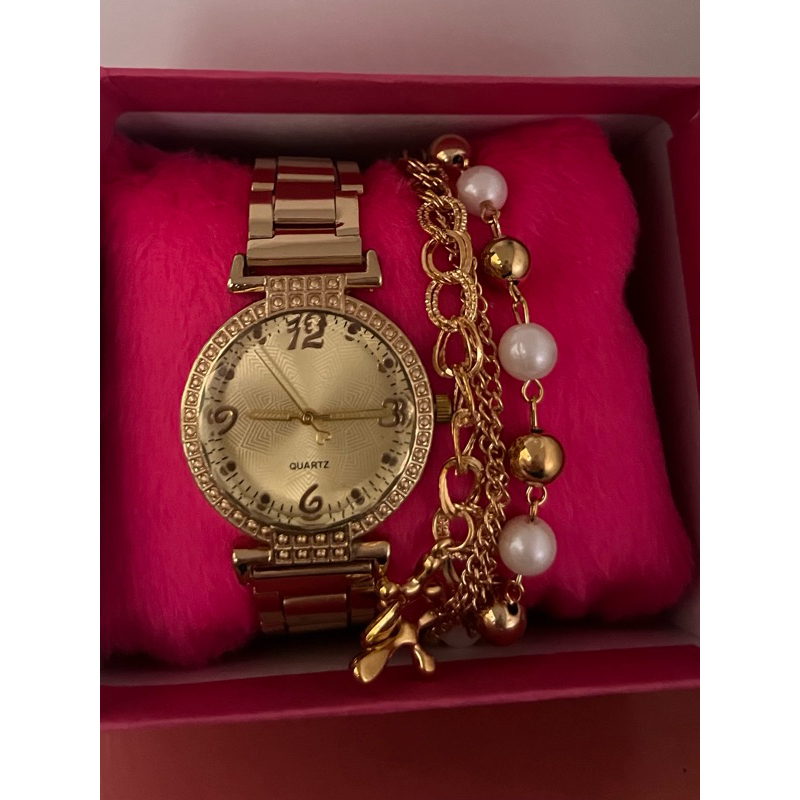 Kit relógio e pulseiras feminino. Relogio feminino dourado. Embalagem presenteável
