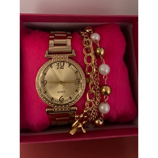 Kit relógio e pulseiras feminino. Relogio feminino dourado. Embalagem presenteável