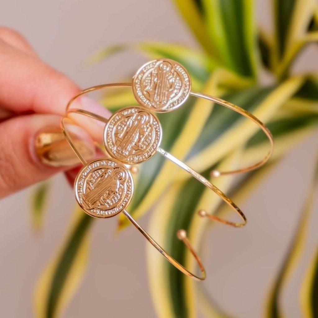 Bracelete Feminino Religioso de São Bento – Semijoia Banhada a Ouro 18K ou Prata 925