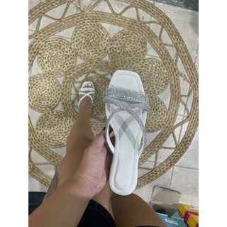 Tamanco Feminino com Strass – Sofisticação, Conforto e Brilho