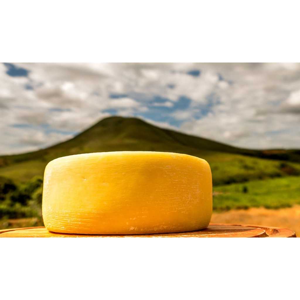 Queijo Canastra mais de 1kg, produzido em São Roque de Minas . em Oferta na Shopee