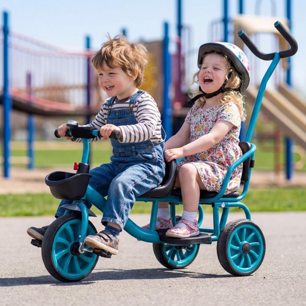 Triciclo Infantil Duplo com Empurrador 2 Crianças 2 Lugares Gêmeos Irmãos Brinquedo Passeio Pedal