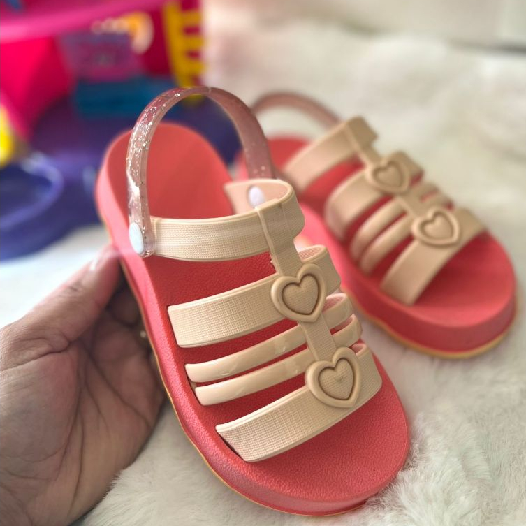 Sandália infantil MINI LOVE ,lançamento do momento,qualidade e conforto para as pequenas em Oferta na Shopee