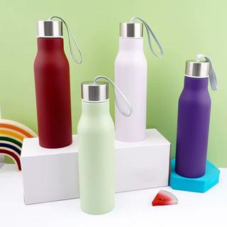 Garrafa 500ML de Plástico Portátil  com Tampa e Alça em Oferta na Shopee