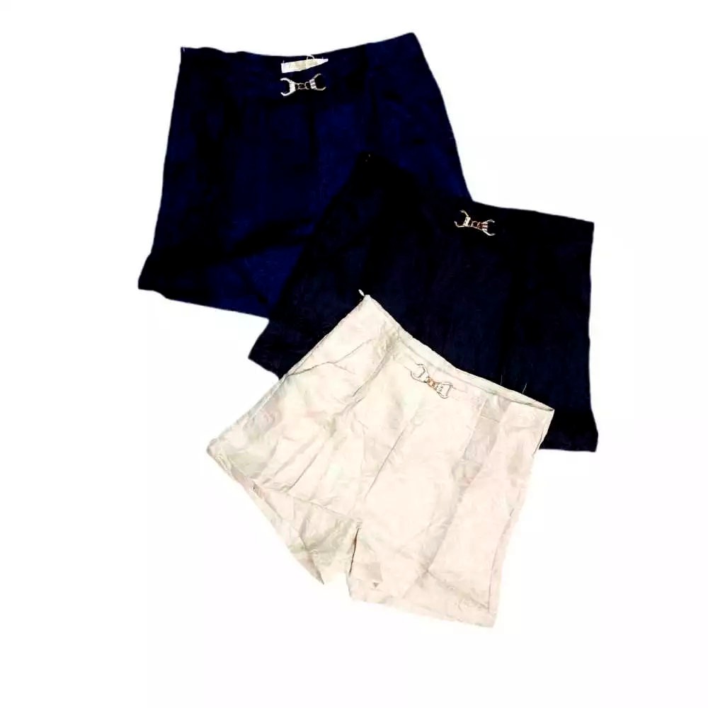 Short Feminino  Com Bolsos e Detalhes Frontal Elegante e Confortável Tendência Estiloso