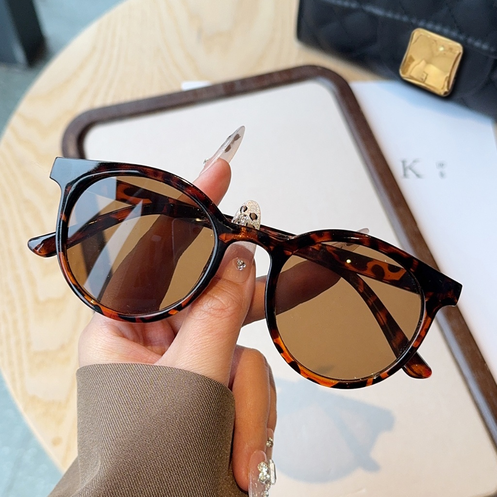 Óculos de sol feminino oval retrô de luxo UV400 – design europeu elegante em Oferta na Shopee