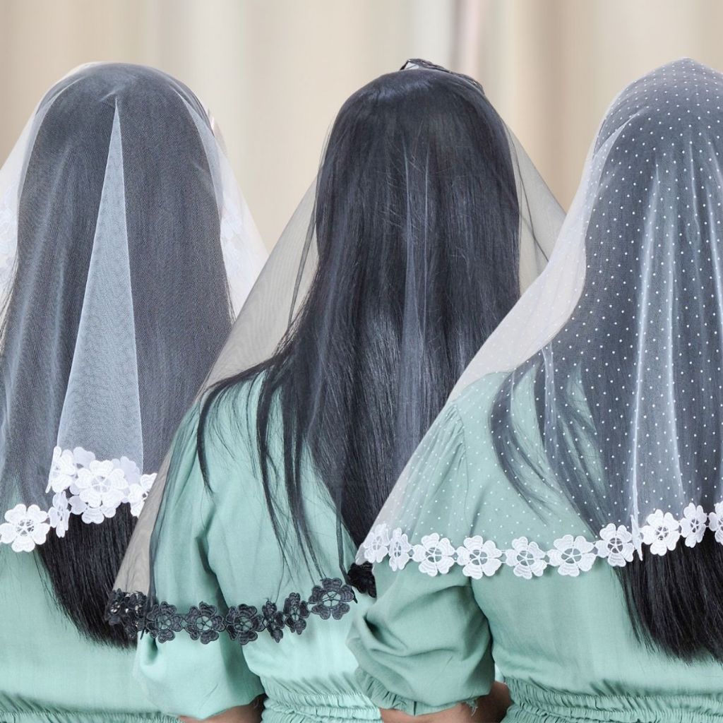Véu Católico para Missa Tule Francês Transparente e Poá Renda Floral Branco e Preto (Tânia)
